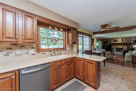 Kitchen - 316 Crestview Dr, Elyria, OH 44035 photo 2 of 4