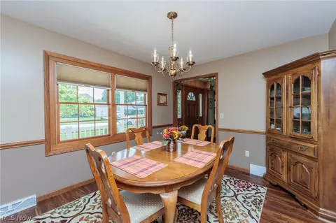 Dining - 316 Crestview Dr, Elyria, OH 44035 photo 2 of 3