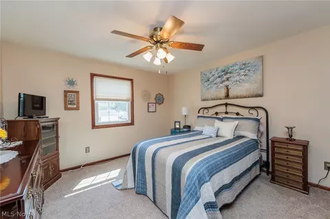 Bedroom - 316 Crestview Dr, Elyria, OH 44035 photo 1 of 6