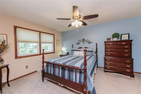 Bedroom - 316 Crestview Dr, Elyria, OH 44035 photo 5 of 6