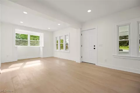 Living - 4597 Elyria Ave, Lorain, OH 44055 photo 2 of 5