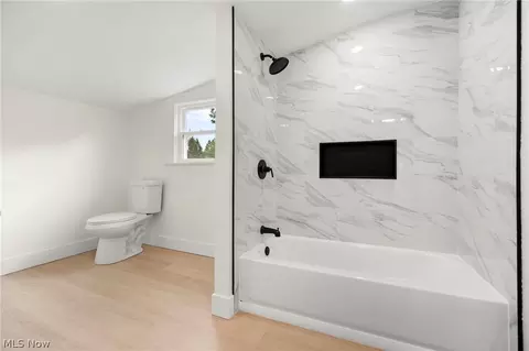 Bath - 4597 Elyria Ave, Lorain, OH 44055 photo 3 of 4