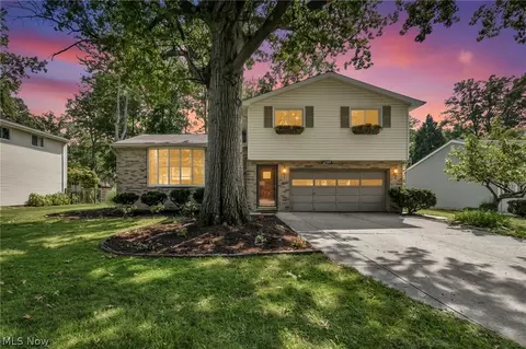 24397 Noreen Dr, North Olmsted, OH 44070