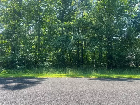 618 Oriole Dr, Roaming Shores, OH 44084
