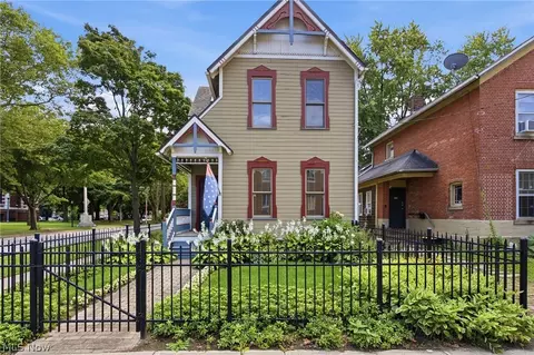 3801 Bridge Ave, Cleveland, OH 44113