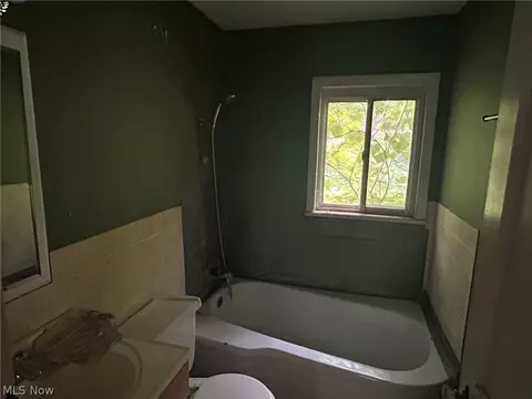 Bath - 11038 White Ave, Elyria, OH 44035 photo 1 of 2