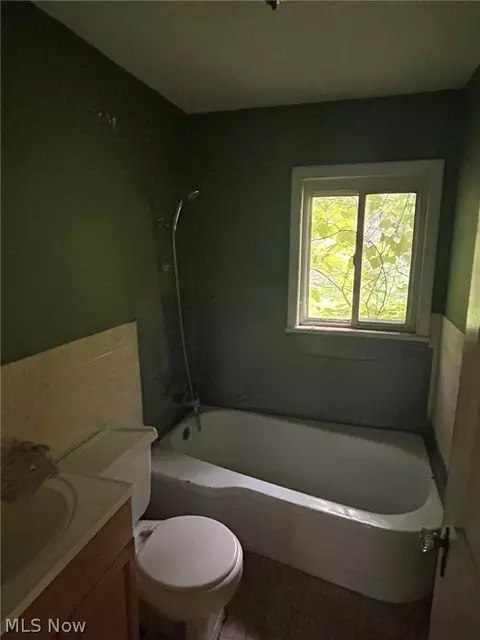 Bath - 11038 White Ave, Elyria, OH 44035 photo 2 of 2