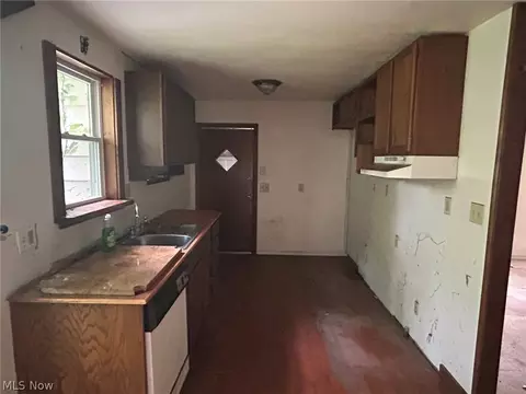 Entry Way - 11038 White Ave, Elyria, OH 44035 photo 1 of 1