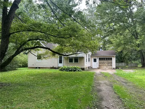 Exterior - 11038 White Ave, Elyria, OH 44035 photo 2 of 5
