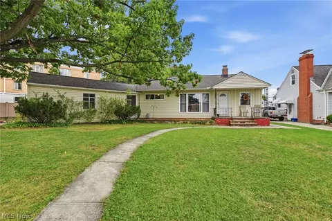 16285 Craigmere Dr, Middleburg Heights, OH 44130