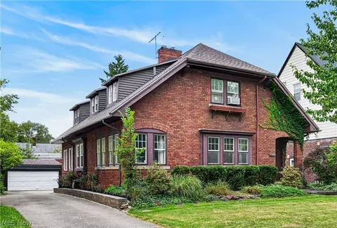 2596 Shaker Rd, Cleveland Heights, OH 44118
