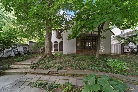 12655 Cedar Rd, Cleveland Heights, OH 44106