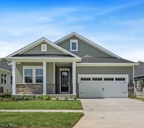 2440 Merriment Dr, Amherst, OH 44035