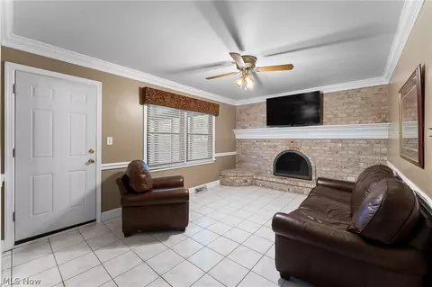 Living - 178 Shorehaven Dr, Boardman, OH 44512 photo 3 of 3