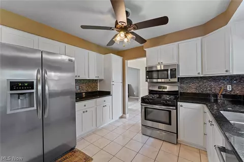 Kitchen - 178 Shorehaven Dr, Boardman, OH 44512 photo 1 of 3