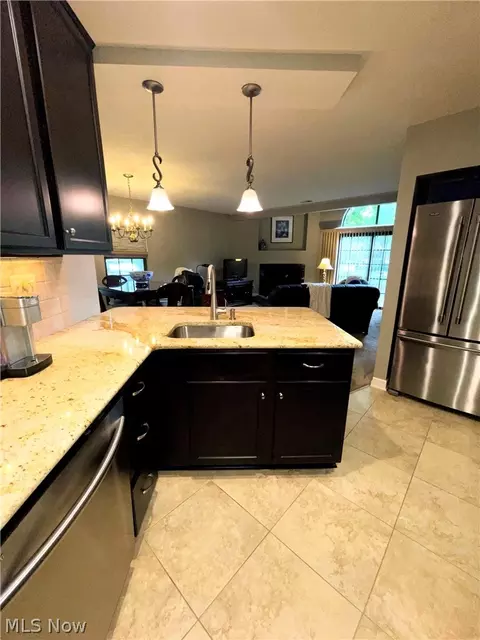 Kitchen - 1153 Red Tail Hawk Ct #3, Youngstown, OH 44512 photo 4 of 4