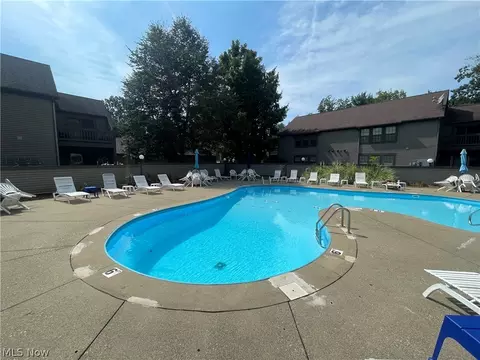 Exterior - 1153 Red Tail Hawk Ct #3, Youngstown, OH 44512 photo 2 of 5