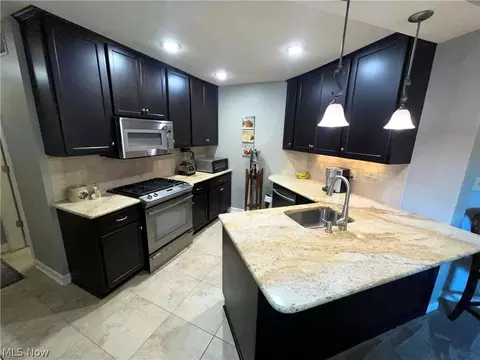 Kitchen - 1153 Red Tail Hawk Ct #3, Youngstown, OH 44512 photo 1 of 4