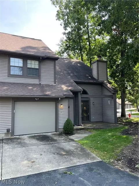 Exterior - 1153 Red Tail Hawk Ct #3, Youngstown, OH 44512 photo 5 of 5