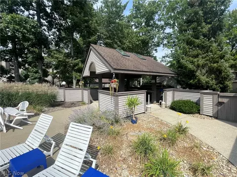 Exterior - 1153 Red Tail Hawk Ct #3, Youngstown, OH 44512 photo 3 of 5
