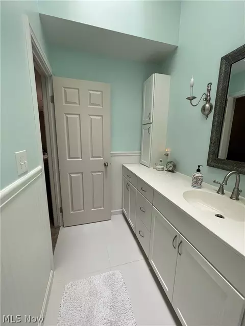 Bath - 1153 Red Tail Hawk Ct #3, Youngstown, OH 44512 photo 5 of 7