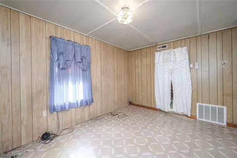 Bedroom - 8386 Yale Rd, Rootstown, OH 44272 photo 2 of 3