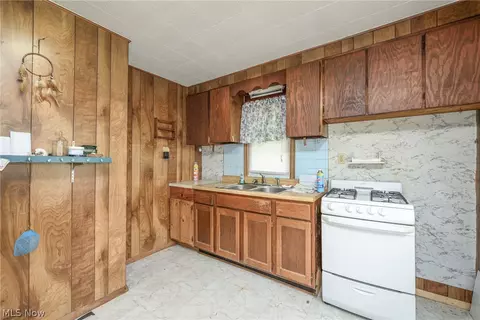 Kitchen - 8386 Yale Rd, Rootstown, OH 44272 photo 2 of 2