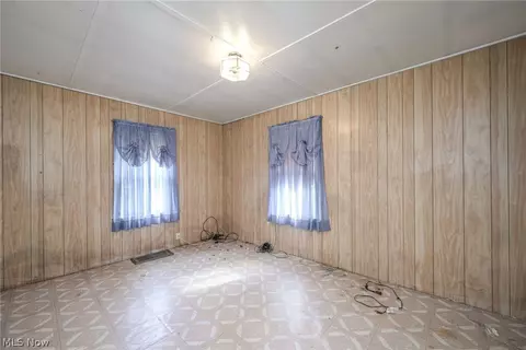 Bedroom - 8386 Yale Rd, Rootstown, OH 44272 photo 1 of 3