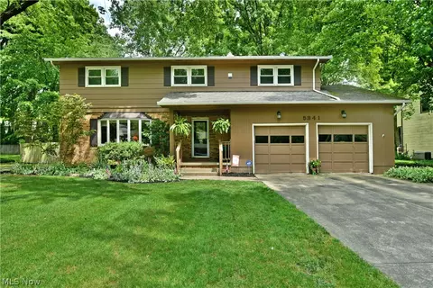 5841 Sampson Dr, Girard, OH 44420