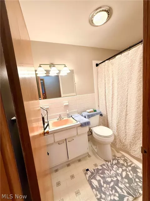 Bath - 2659 Laforce Dr, Akron, OH 44319 photo 3 of 5