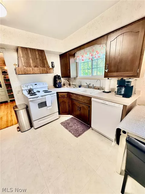 Kitchen - 2659 Laforce Dr, Akron, OH 44319 photo 1 of 3