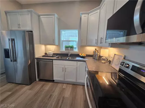 Kitchen - 6029 Coventry Cir, Huron, OH 44839 photo 3 of 6
