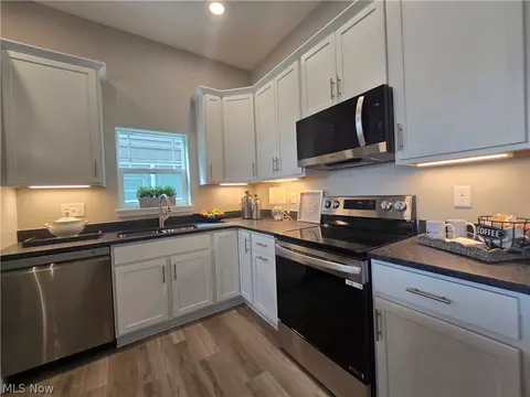 Kitchen - 6029 Coventry Cir, Huron, OH 44839 photo 2 of 6