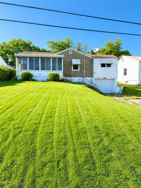 129 S Surry Rd, East Liverpool, OH 43920