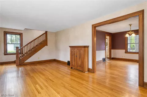 Living - 7912 Middlesex Rd, Mentor, OH 44060 photo 2 of 4