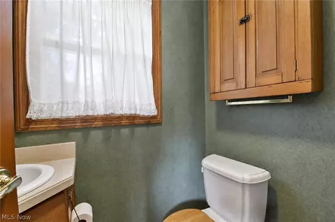 Bath - 7912 Middlesex Rd, Mentor, OH 44060 photo 1 of 3