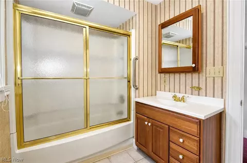 Bath - 7912 Middlesex Rd, Mentor, OH 44060 photo 2 of 3