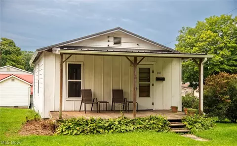 537 N 16th St, Coshocton, OH 43812