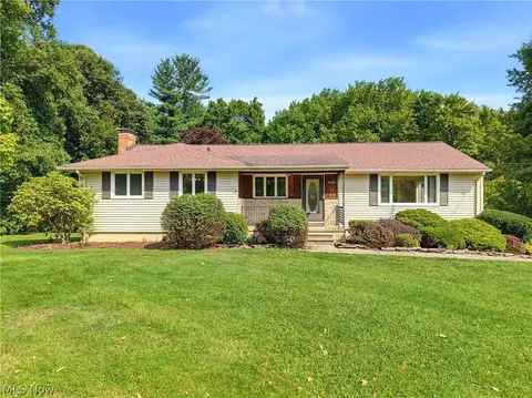1373 Bell Rd, Chagrin Falls, OH 44022