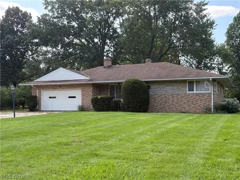 6677 Akins Rd, North Royalton, OH 44133