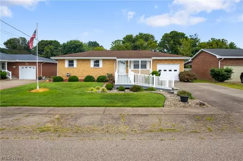 2130 Mctaggert St, Belpre, OH 45714
