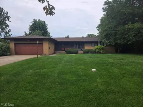 24565 Sittingbourne Ln, Beachwood, OH 44122