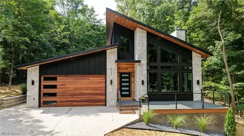 417 Grand Ridge Dr, Howard, OH 43028