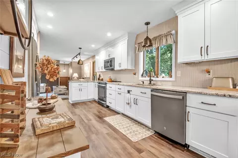 Kitchen - 6131 Cedar Ln NW, Canton, OH 44708 photo 3 of 3