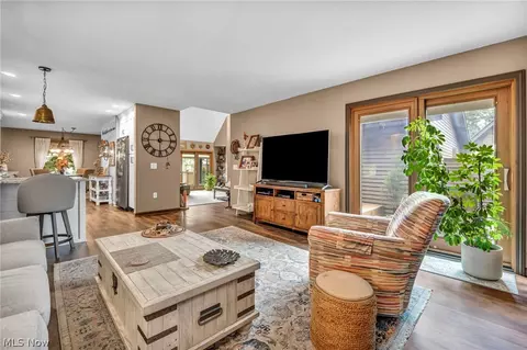 Living - 6131 Cedar Ln NW, Canton, OH 44708 photo 3 of 3