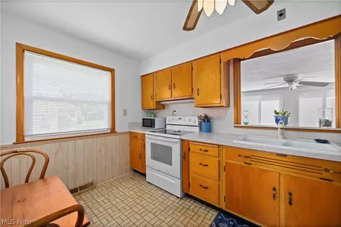 Kitchen - 814 Mohawk Dr, Huron, OH 44839 photo 1 of 3