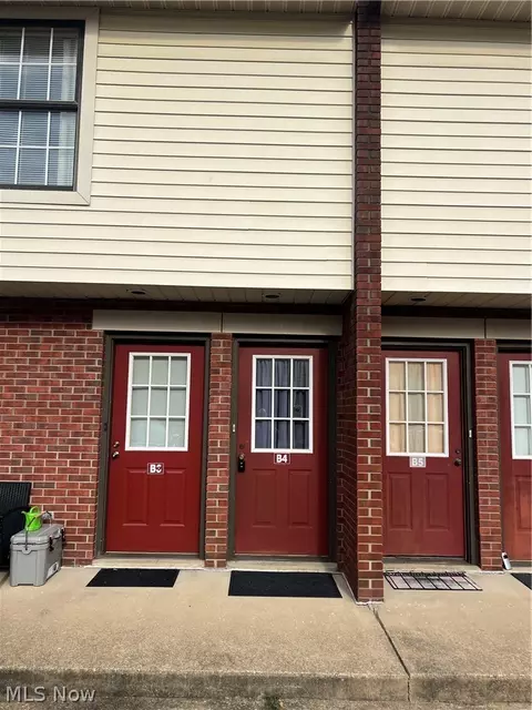 127 E Adams St #B4, Millersburg, OH 44654