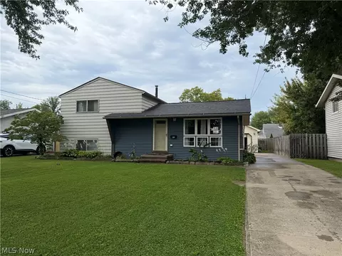 812 West Dr, Sheffield, OH 44054