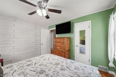 Bedroom - 6607 Kenneth Ave, Parma, OH 44129 photo 3 of 5