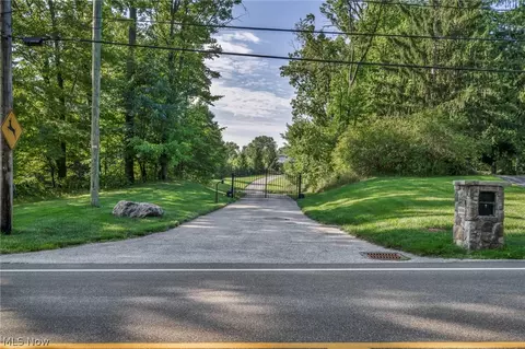 6610 E Wallings Rd, Brecksville, OH 44141